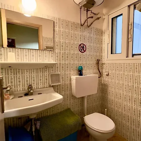 Loutraki Suites 아파트